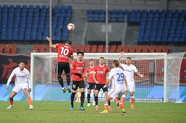 蜀道难！泰山在福地丢掉关键三分 伤病让卫冕更难？